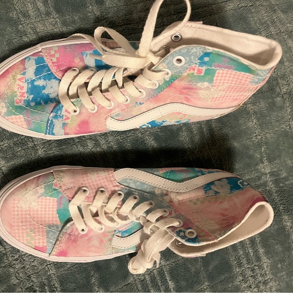 New Colorful High-Top Vans - Picture 4 of 5